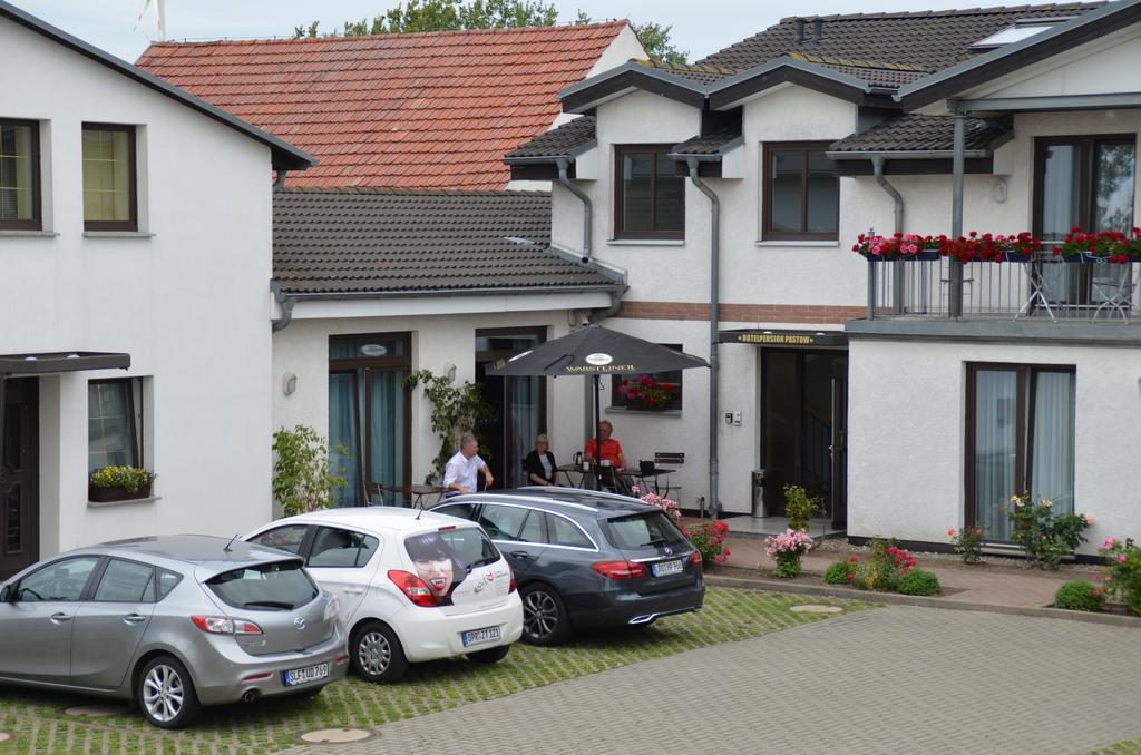 Hotel-Pension Pastow Garni Broderstorf 외부 사진