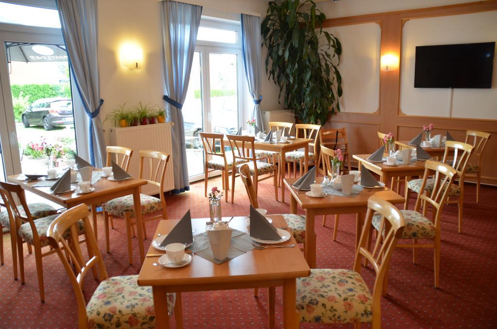 Hotel-Pension Pastow Garni Broderstorf 외부 사진