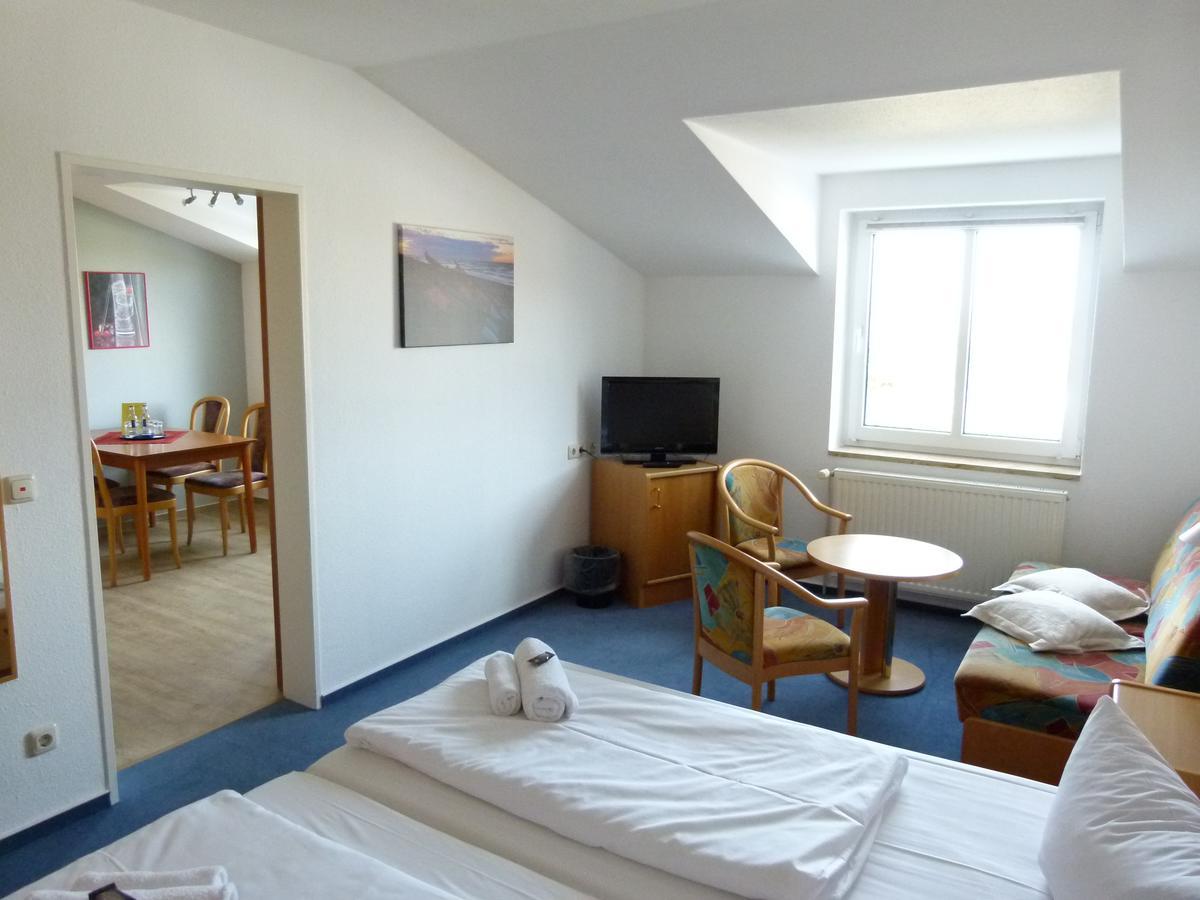 Hotel-Pension Pastow Garni Broderstorf 외부 사진